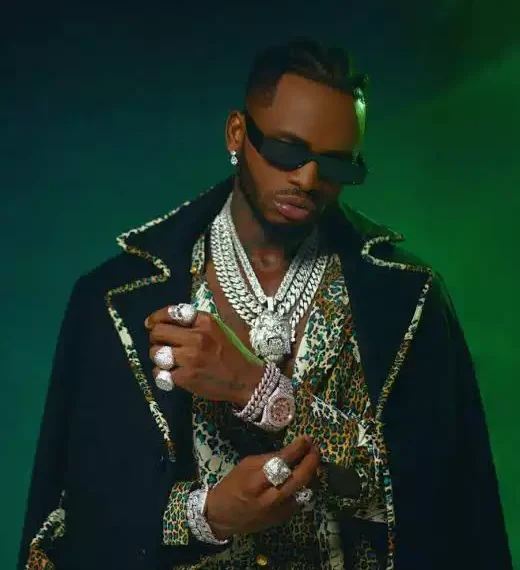 Diamond Platnumz, Tanzania biggest artist, busted online for wearing a fake Philippe Patek watch 1 Diamond Platnumz, Tanzania biggest artist, busted online for wearing a fake Philippe Patek watch