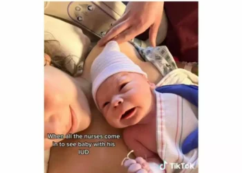 20-year-old girl gives birth to a baby holding IUD