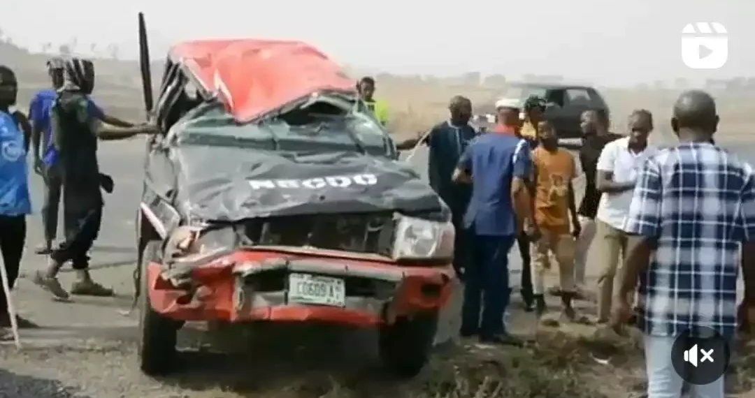 2023 Elections: Vehicle carrying election materials crashes in Abuja (Video) 1 2023 Elections: Vehicle carrying election materials crashes in Abuja (Video)