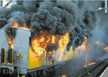 Fir£ guts a section of the newly-inaugurated Blue Line Rail Bridge in Lagos