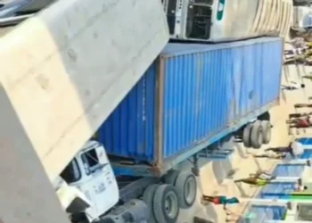 Just In: Another container falls off truck in Oshodi (video)
