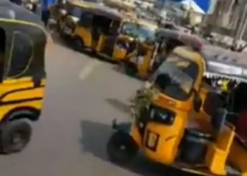 Enugu Residents Block Major Road, Protest Over Hike in Fuel price (video)