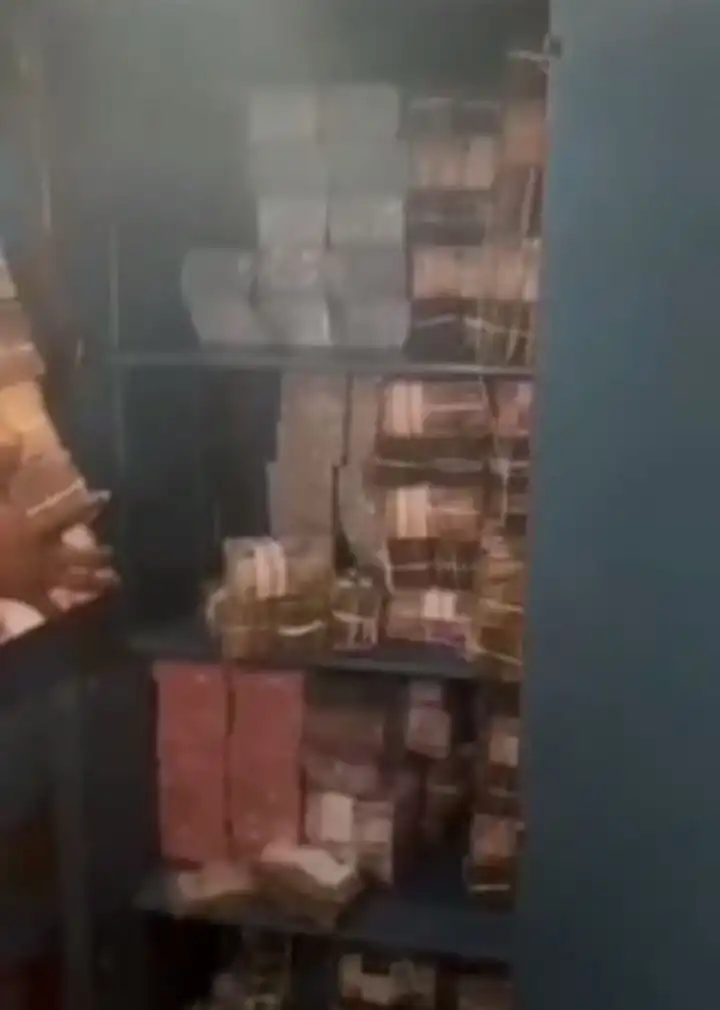 Naira scarcity: Moment bank hides new Naira notes in a vault (watch video)