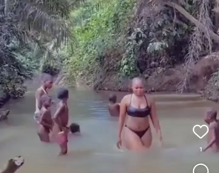 TikTok influencer shows off natural river where she takes her bath (video) 1 TikTok influencer shows off natural river where she takes her bath (video)