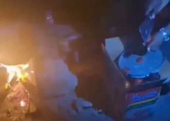 Watch moment voters cook for INEC officials late in the night (Video)