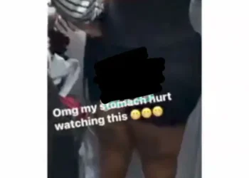 Moment lady gives through pain to hid belly fat (video)