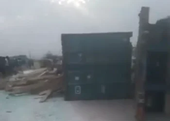 20ft Container falls on Lagos-Badagry Expressway (Video)
