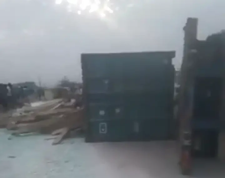 20ft Container falls on Lagos-Badagry Expressway (Video)