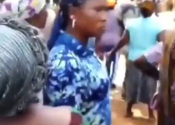 Ikorodu women protest over unpaid election funds (Video)