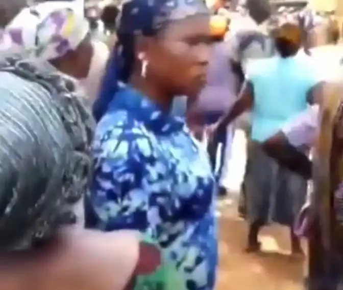 Ikorodu women protest over unpaid election funds (Video) 1 Ikorodu women protest over unpaid election funds (Video)