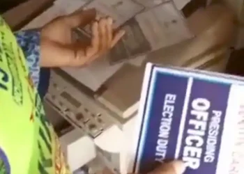 Police apprehends woman with over 550 laminated INEC materials (video)