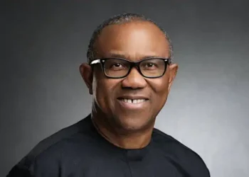 Watch as residents erupt as Peter Obi arrives Gov. Soludo’s event (Video)