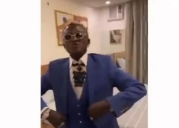 Singer Portable shows off himself wearing suit for the first time (Video)