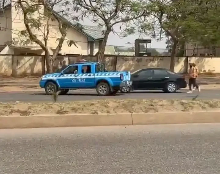 Moment FRSC operatives engage in car race with motorist (Video) 1 Moment FRSC operatives engage in car race with motorist (Video)