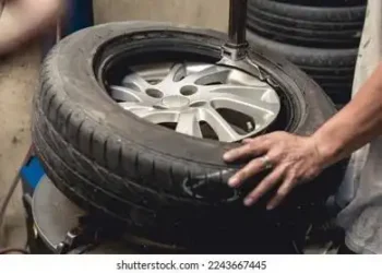 Articulated vehicle tyres k!ll vulcanizer, injure others in Osun