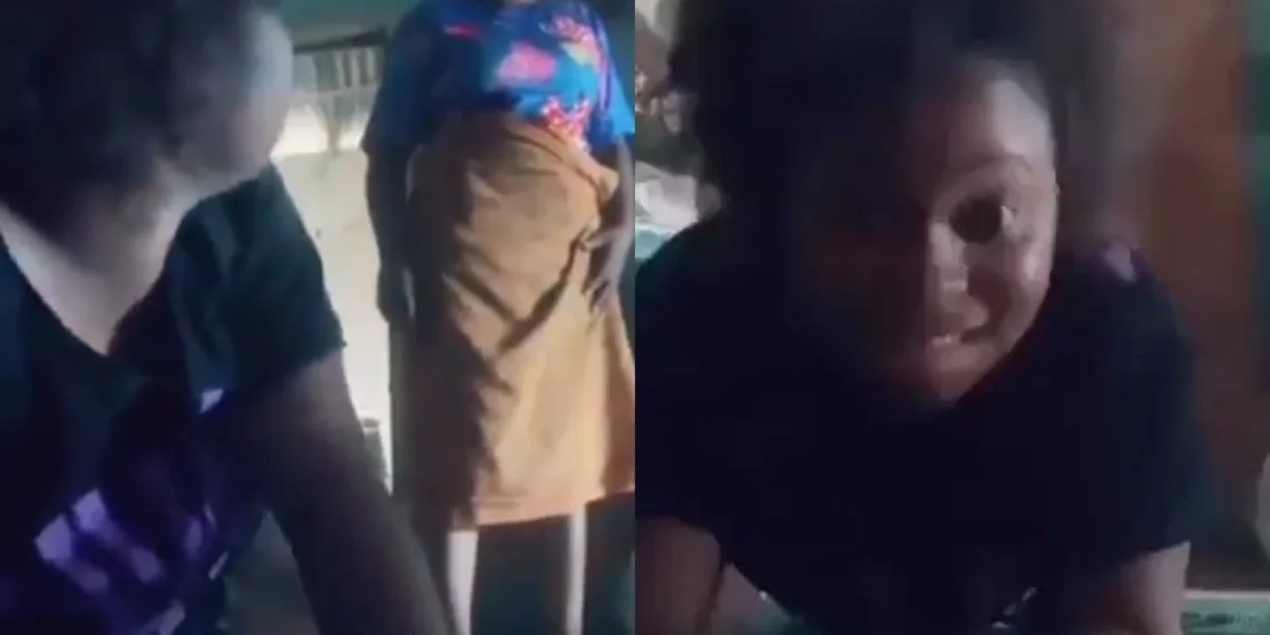 Nigerian mum walks in on her daughter ‘electrifying’ her fans online (Video) 1 Nigerian mum walks in on her daughter ‘electrifying’ her fans online (Video)