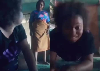 Nigerian mum walks in on her daughter ‘electrifying’ her fans online (Video) 