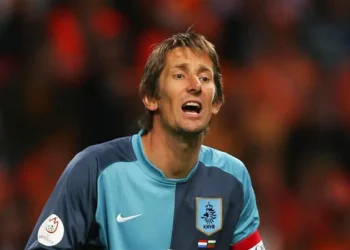 Van der Sar Former Man Utd Keeper in Hospital After Brain Haemorrhage
