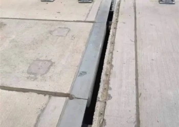 Robbers vandalize Road Fittings On Second Niger Bridge