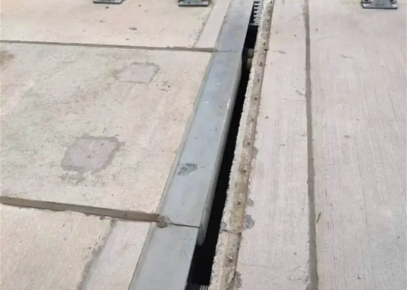 Robbers vandalize Road Fittings On Second Niger Bridge 1 Robbers vandalize Road Fittings On Second Niger Bridge