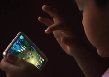China prohibits children from using smartphone, Internet at night