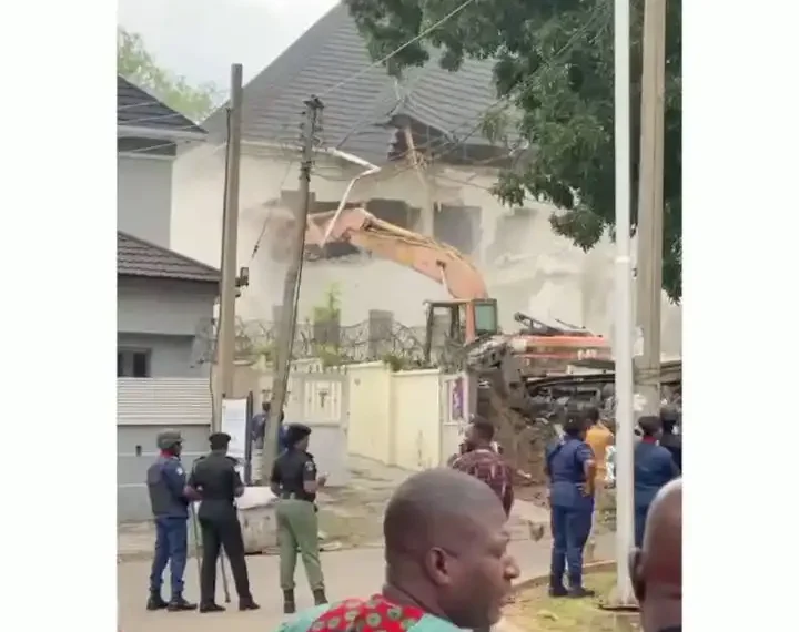 Wike starts house demolition in Zone 6 Abuja (Video) 1 Wike starts house demolition in Zone 6 Abuja (Video)