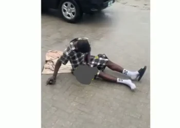 Scam Alert: Watch how man fakes epilepsy to scam people in Lagos (Video)