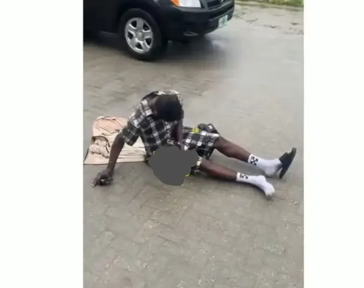 Scam Alert: Watch how man fakes epilepsy to scam people in Lagos (Video)