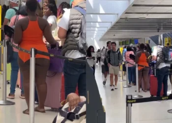 ‘Lord give strength’ – Lady screams after spotting a girl without pants (Watch Video)