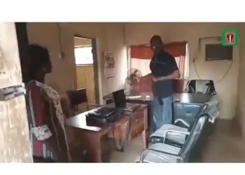 NLC officials and Ondo Civil Servants Clash Over Enforcement of Warning Strike (Video)