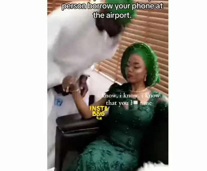 Lady reveals how lending her phone to an elderly woman at the airport changed her life (Video) 1 Lady reveals how lending her phone to an elderly woman at the airport changed her life (Video)