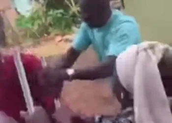 APC Chairman and Ondo Commissioner fights over palliative (video)