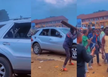 Angry Mob Destroy A Man’s Car After He Ran Away With A Guy’s Preeq (Video)