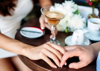 Always Do These 4 Things Before You Agree to Go on a Date