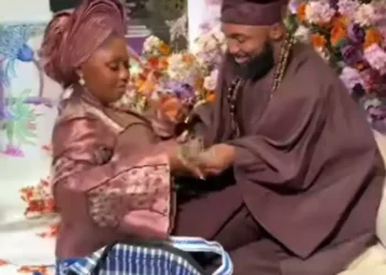 Dramatic Bride Storms Her Wedding With “Ghana must go” bag to Collect Money From Her Husband (VIDEO)