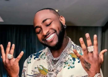X user cries out after he “mistakenly” sent money to Davido’s account