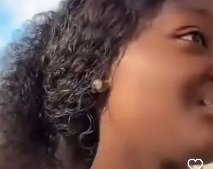 UK-based Nigeria Lady reacts as her White Male Friend insist on splitting Bills at a Restaurant (Video) 1 UK-based Nigeria Lady reacts as her White Male Friend insist on splitting Bills at a Restaurant (Video)