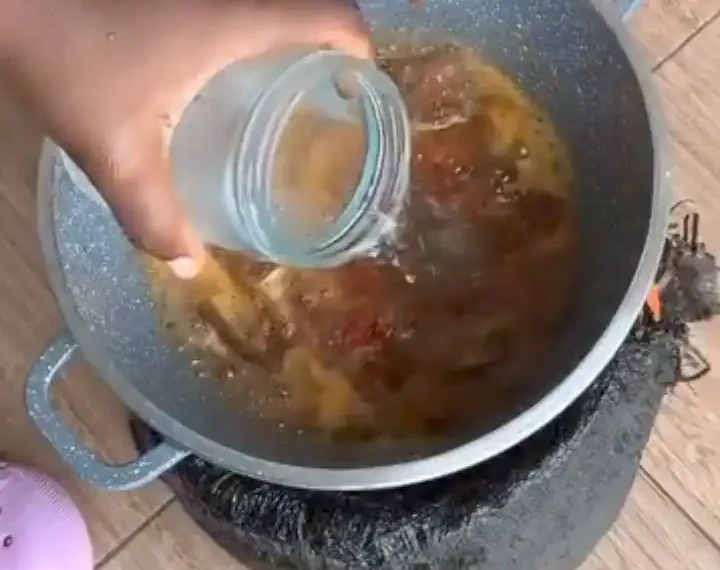 Young chef reveals "special" way of cooking Ogbono soup (video) 1 Young chef reveals “special” way of cooking Ogbono soup (video)