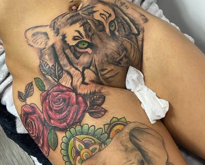 On Her Period It’s Gon Look Like It Just KiIIed Something - Lady's Tattoo Gets Wild Reactions 1 On Her Period It’s Gon Look Like It Just KiIIed Something – Lady’s Tattoo Gets Wild Reactions