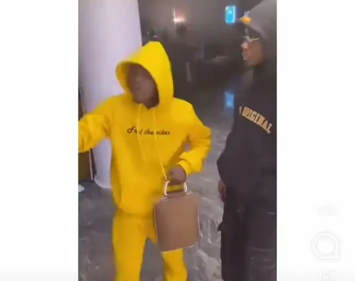 Na you collect belt? You wan rip me?- Portable asks Blaqbonez (Video) 1 Na you collect belt? You wan rip me?- Portable asks Blaqbonez (Video)