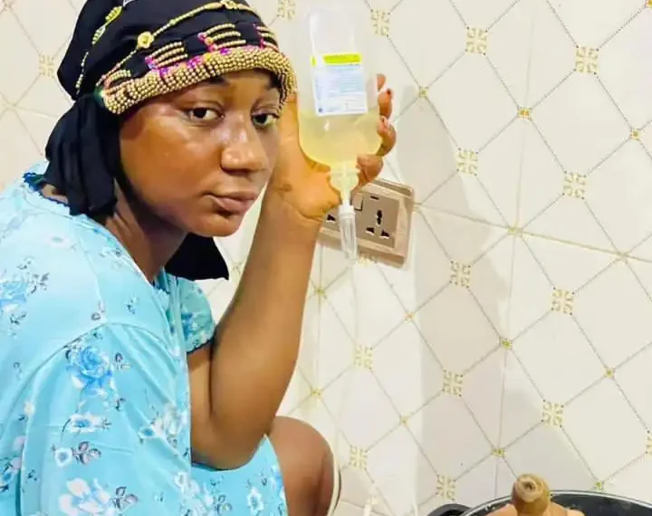 Nigerian woman makes dinner for her husband while receiving drip 1 Nigerian woman makes dinner for her husband while receiving drip