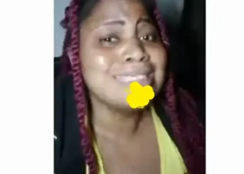 Lady cries a river after Davido loses Grammy award (Video)