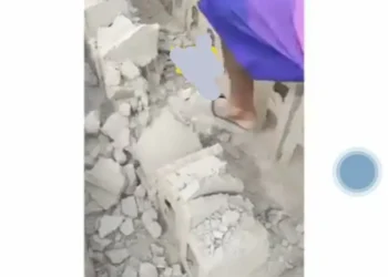 Bricklayer laments over to poor quality of cement he bought for ₦10,000 (Video)