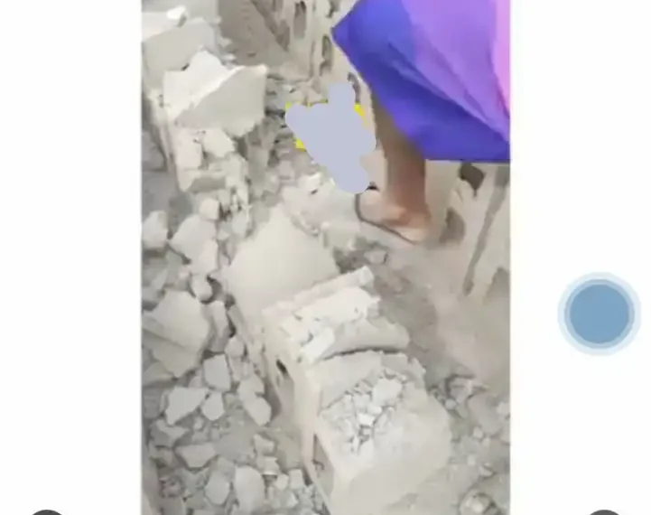 Bricklayer laments over to poor quality of cement he bought for ₦10,000 (Video) 1 Bricklayer laments over to poor quality of cement he bought for ₦10,000 (Video)