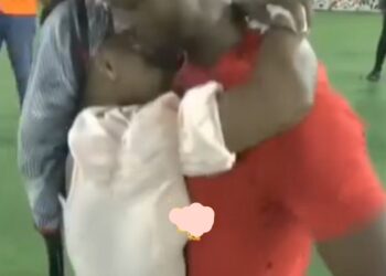 Crowd cheers as man surprises girlfriend with proposal in church following Pastor’s prophecy (Video)