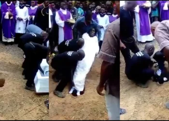 This Is Very Strange! Watch How This Tribe Burry Their People (VIDEO)