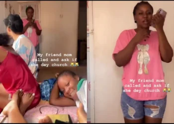 Her mom called to find out if she’s in church and she pulled this (Video)