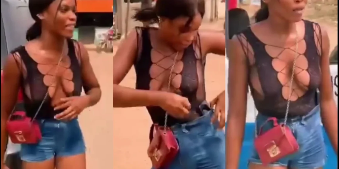 Lady harassed by men over outfit she wore to a bus park (video) 1 Lady harassed by men over outfit she wore to a bus park (video)