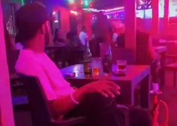 Drama as wife fights husband’s side chick in a bar (video)