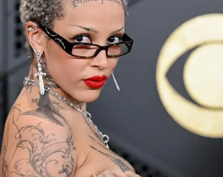 Doja Cat shows off new tattoos and n!pples at 2024 Grammy awards (Photos) 1 Doja Cat shows off new tattoos and n!pples at 2024 Grammy awards (Photos)